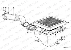 Bottom air cleaner housing/air cleaner