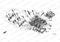 E-2 CYLINDER HEAD